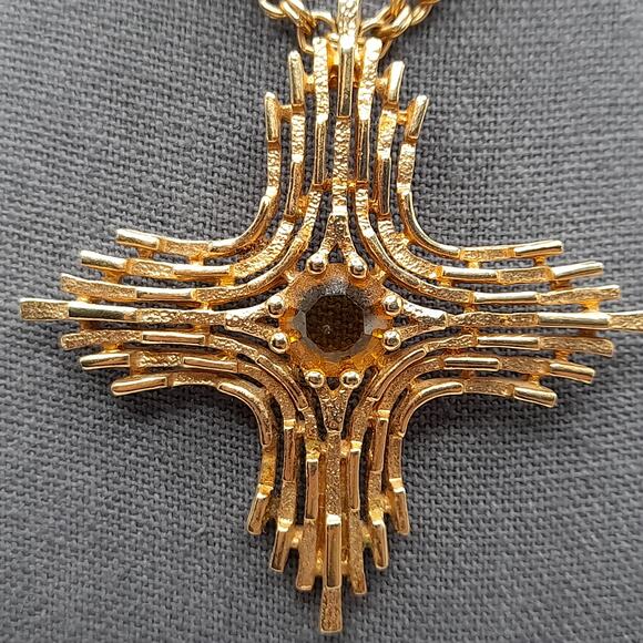 Vintage Sarah Coventry 1970s Yellow Rhinestone Cross Pendant Necklace - Picture 3 of 10